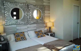 Cozy and warm double room at Villa Cal Music B&B with air conditioning and inviting atmosphere