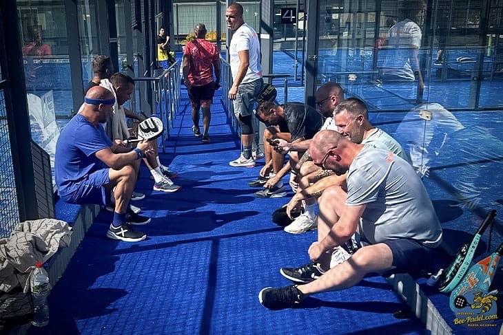 Overview between padel courts at SorliSport, showing the Dutch padel team taking a break during an intensive Bee-Padel training session in Vilassar, Barcelona.