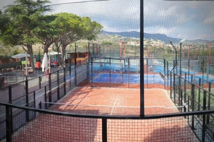 Bee-Padel at Padel Club Can Teixidó located on the Maresme Coast, welcoming players of all levels