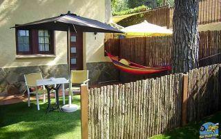 Room at Villa Cal Music B&B with private terrace featuring a hammock, offering shade and sun with great room service