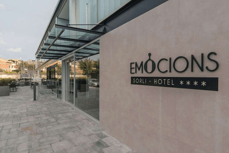 Elegant entrance of Hotel Sorli Emocions, the 4-star Bee-Padel partner hotel in Vilassar de Dalt, Barcelona, Maresme, Spain, Europe