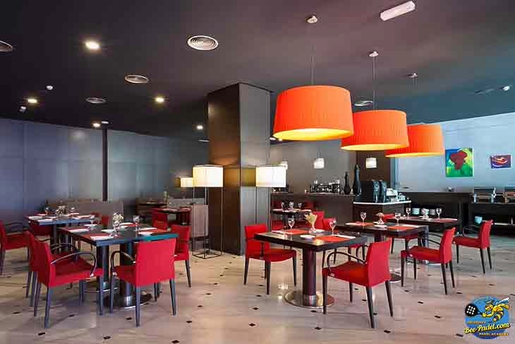 Bright breakfast room at URH Hotel Ciutat de Mataró with buffet and seating area